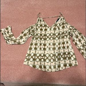 Jessica Simpson cute cold shoulder long sleeve blouse… XL